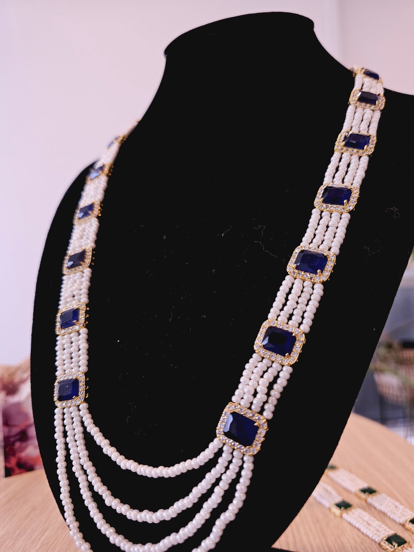 Aftaab side pendants necklace