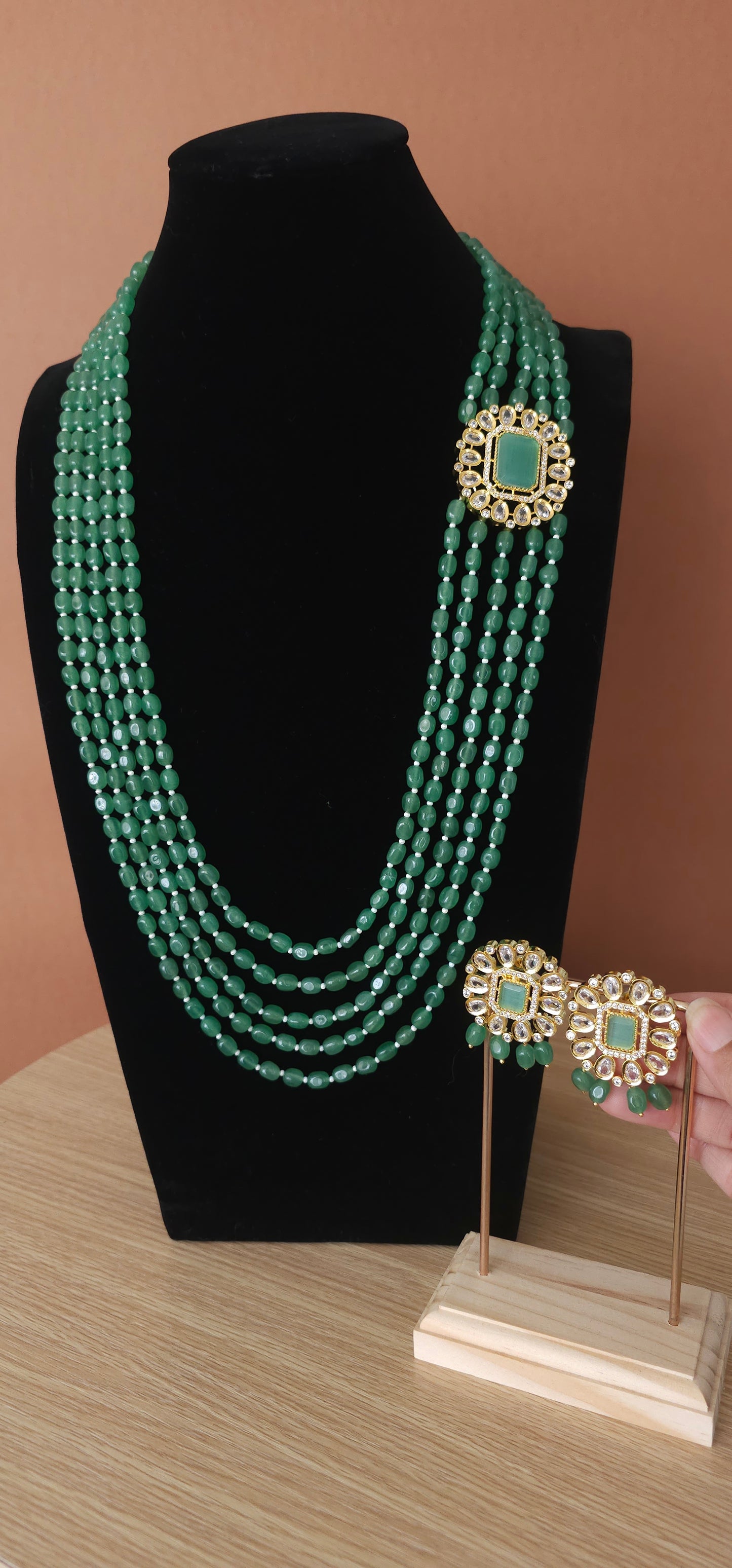 Sawariya onyx side pendant set