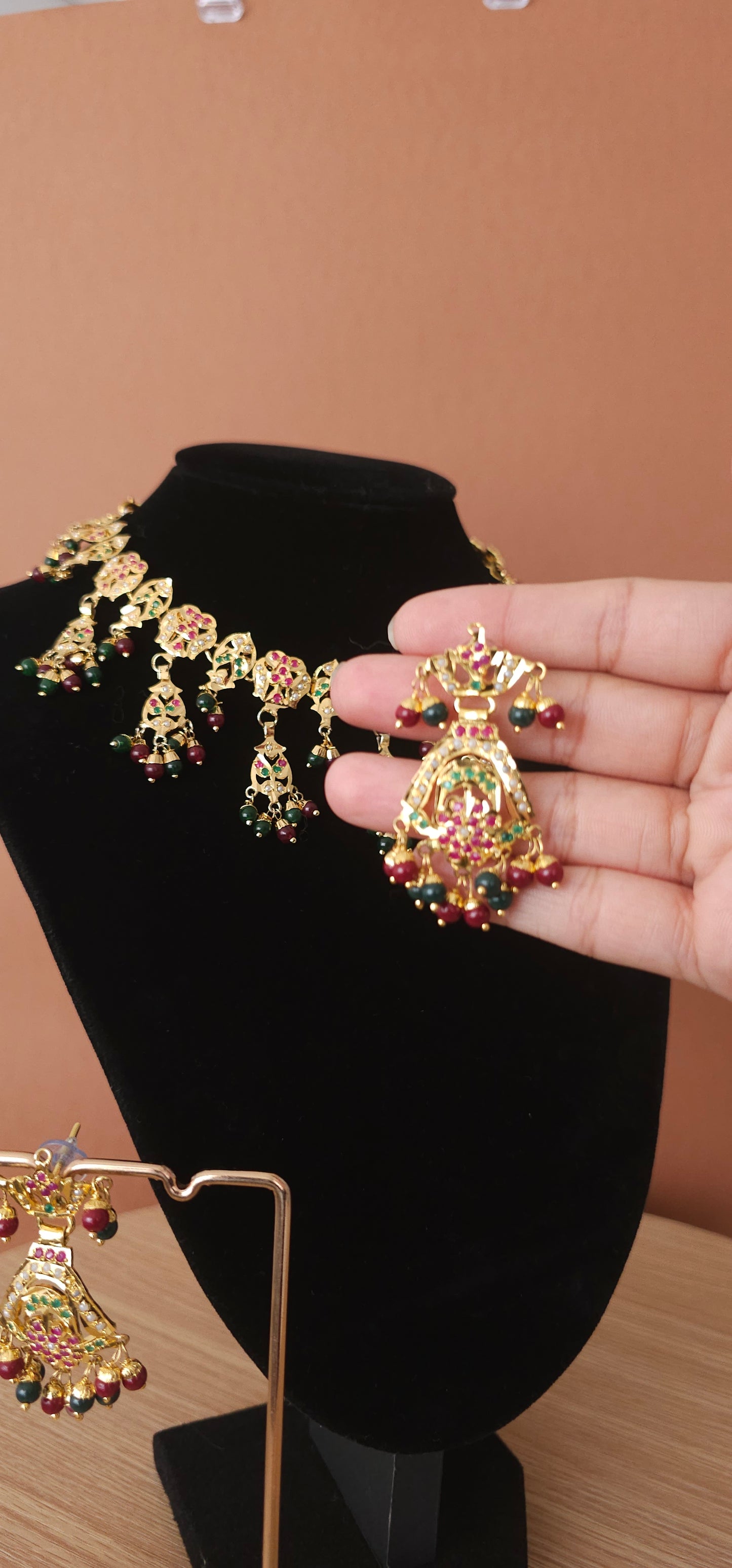 Shirin navratan necklace set