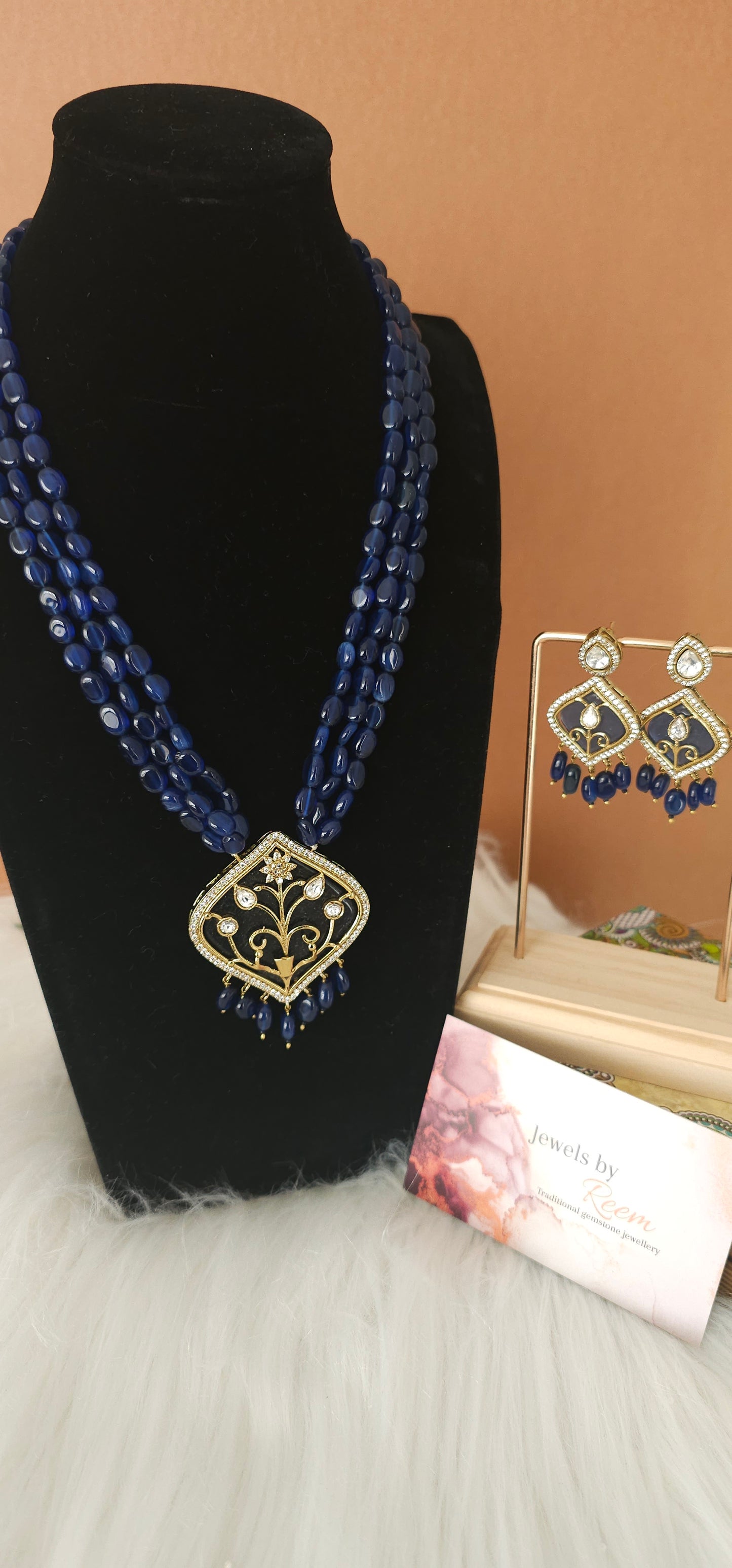 Neela Antique beads pendant set