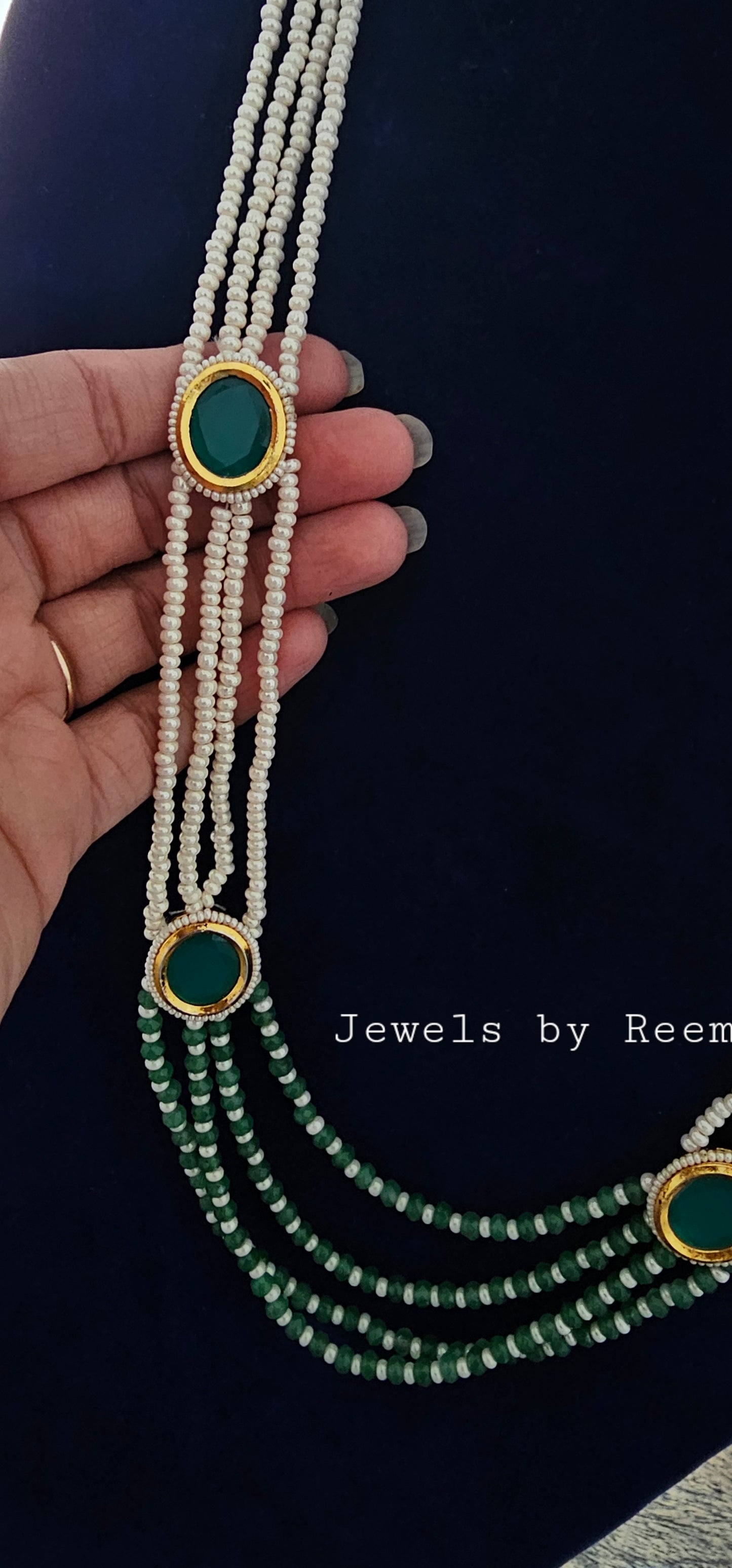 Adaa side pendants necklace