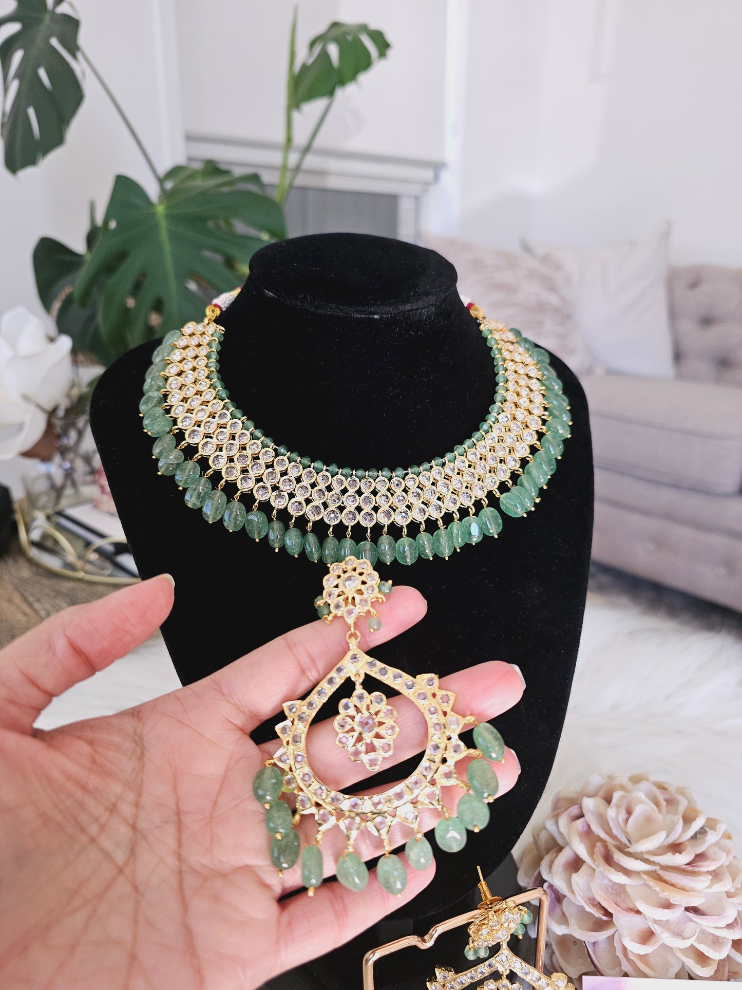 Mahnoor awazey necklace set