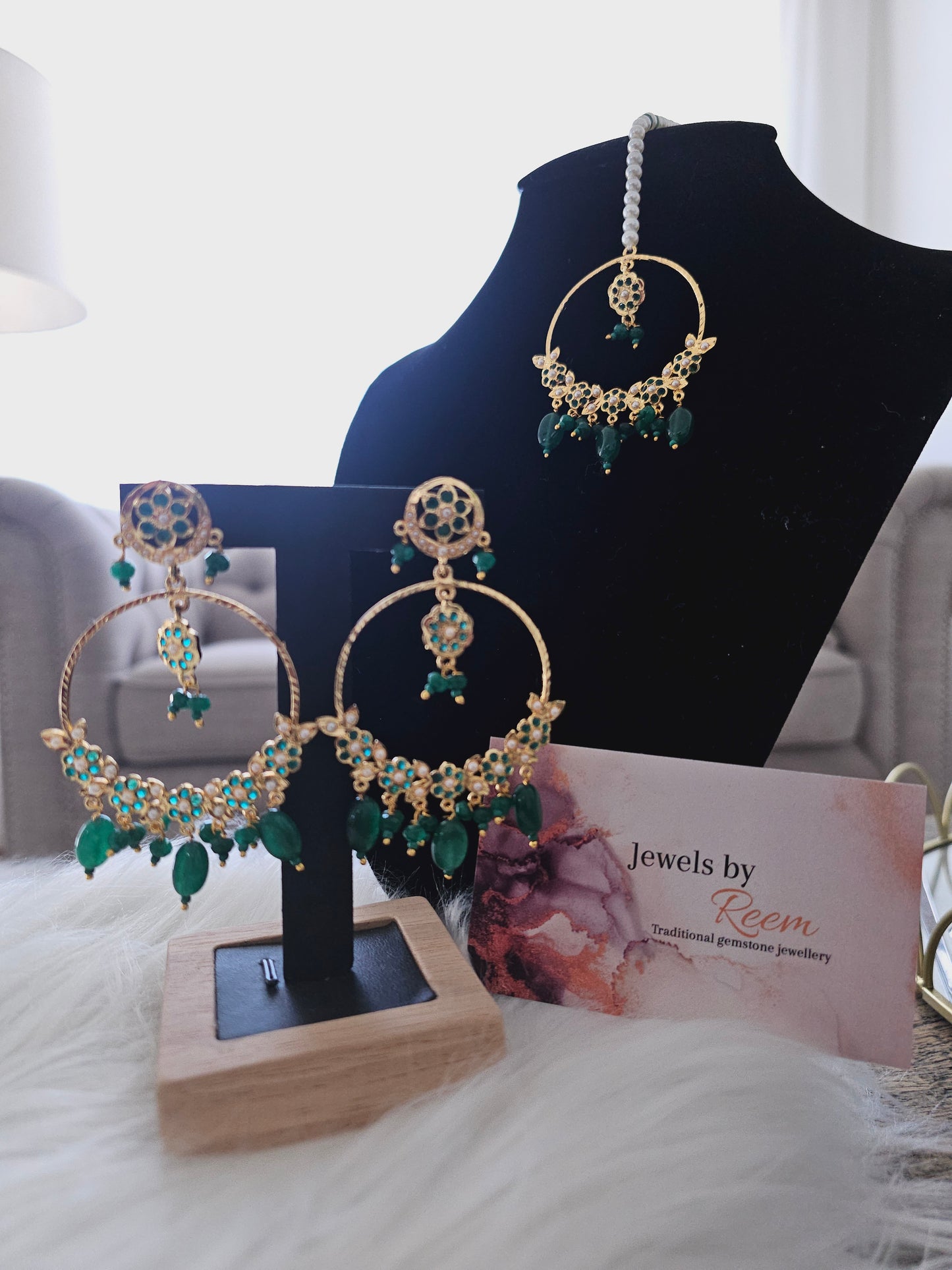 Kaif round earrings and mang tika set